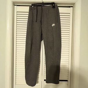 Dark Grey Nike Men’s Sportswear Club Fleece Sweatpants